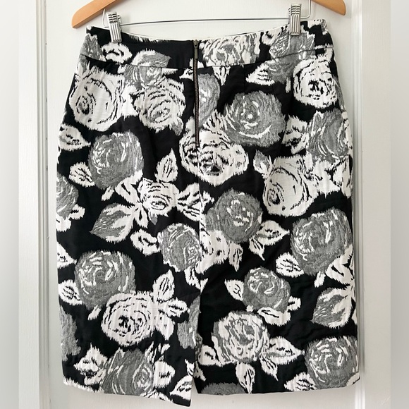Banana Republic Skirt black, and white floral - Picture 3 of 6
